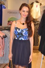 Evelyn Sharma at Forever 21 store in Infinity, Mumbai on 31st May 2013 (41).JPG